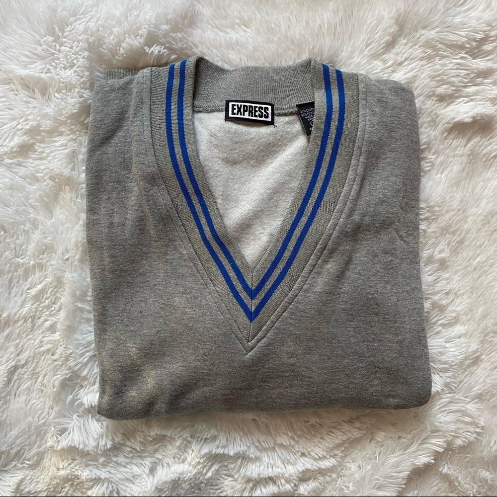 VINTAGE 80s VNeck Fleece